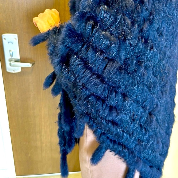 100% LAPIN RABBIT FUR NAVY BLUE Shawl! Great Condition! Super Soft & Lightweight - Picture 5 of 10